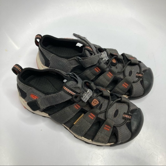 Keen sandals size 1Y - Picture 1 of 9